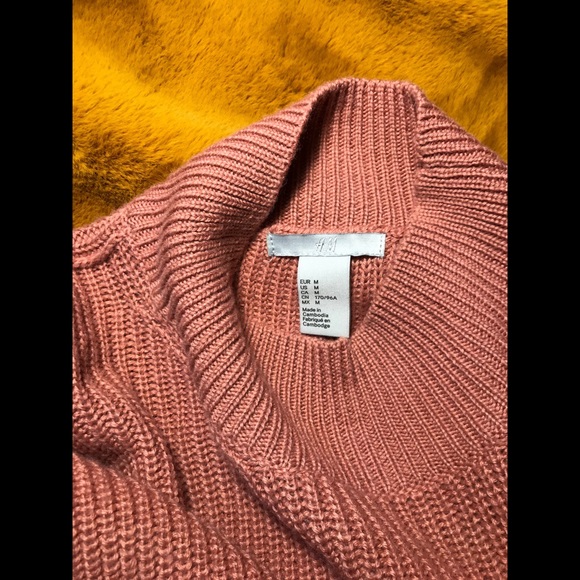H&M • Pink Sweater - Picture 5 of 9